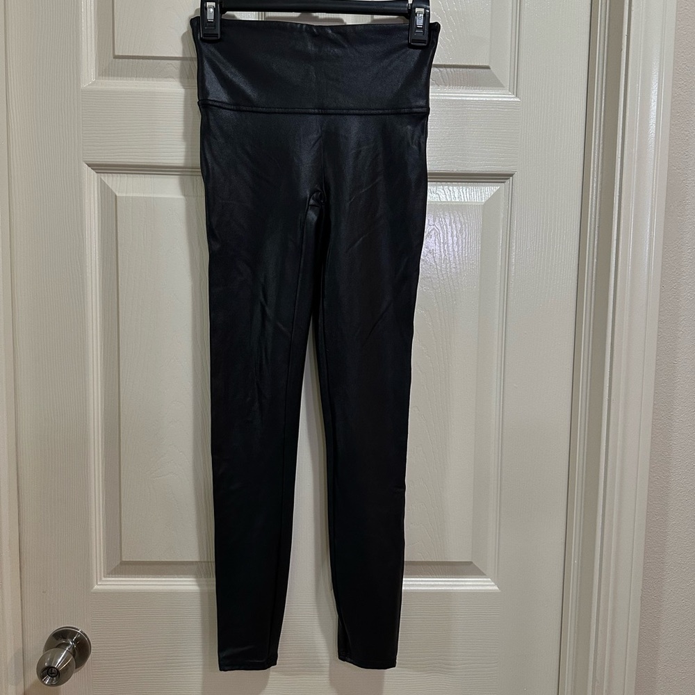 Women’s SPANX Faux Leather Leggings High Rise Black Shiny Size Medium